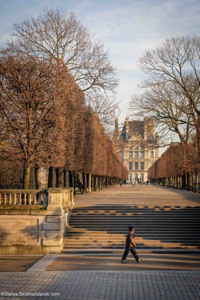 Солнечный день в саду Тюильри