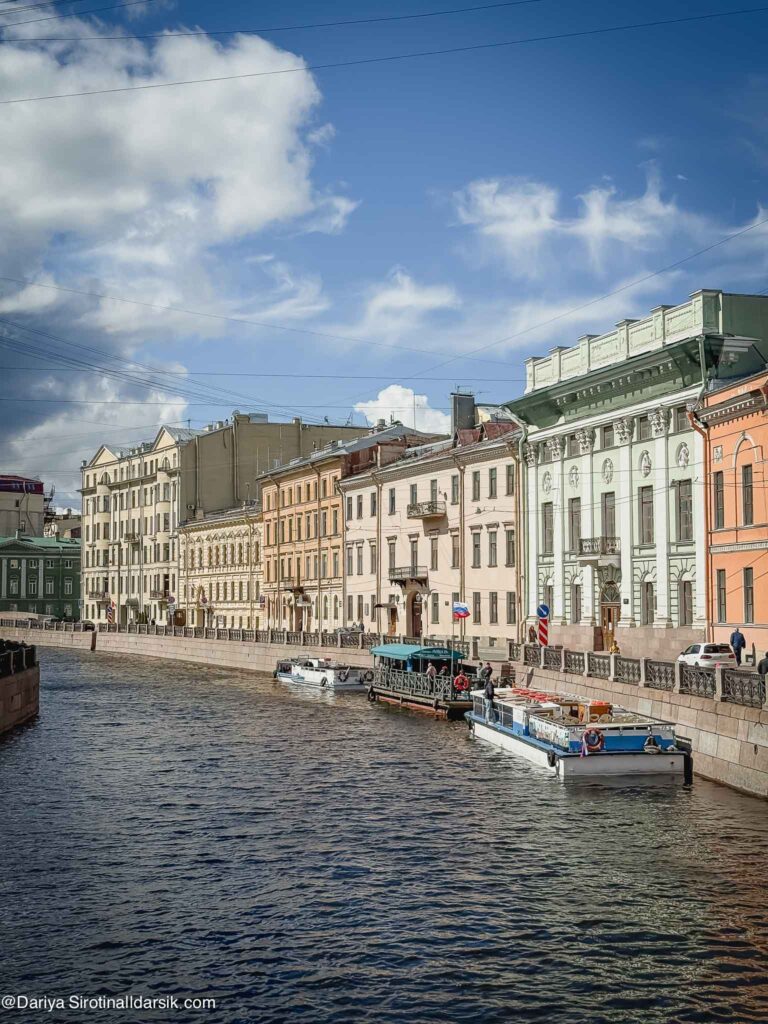 По рекам и каналам Санкт-Петербурга