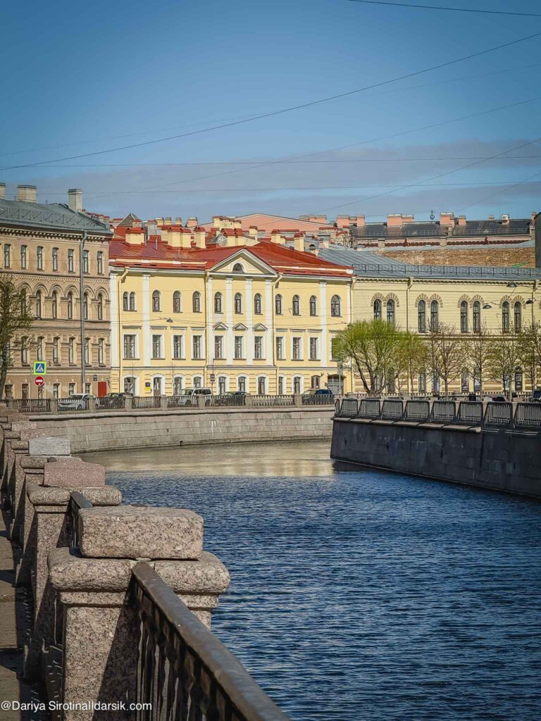 Гладь канала, Петербург