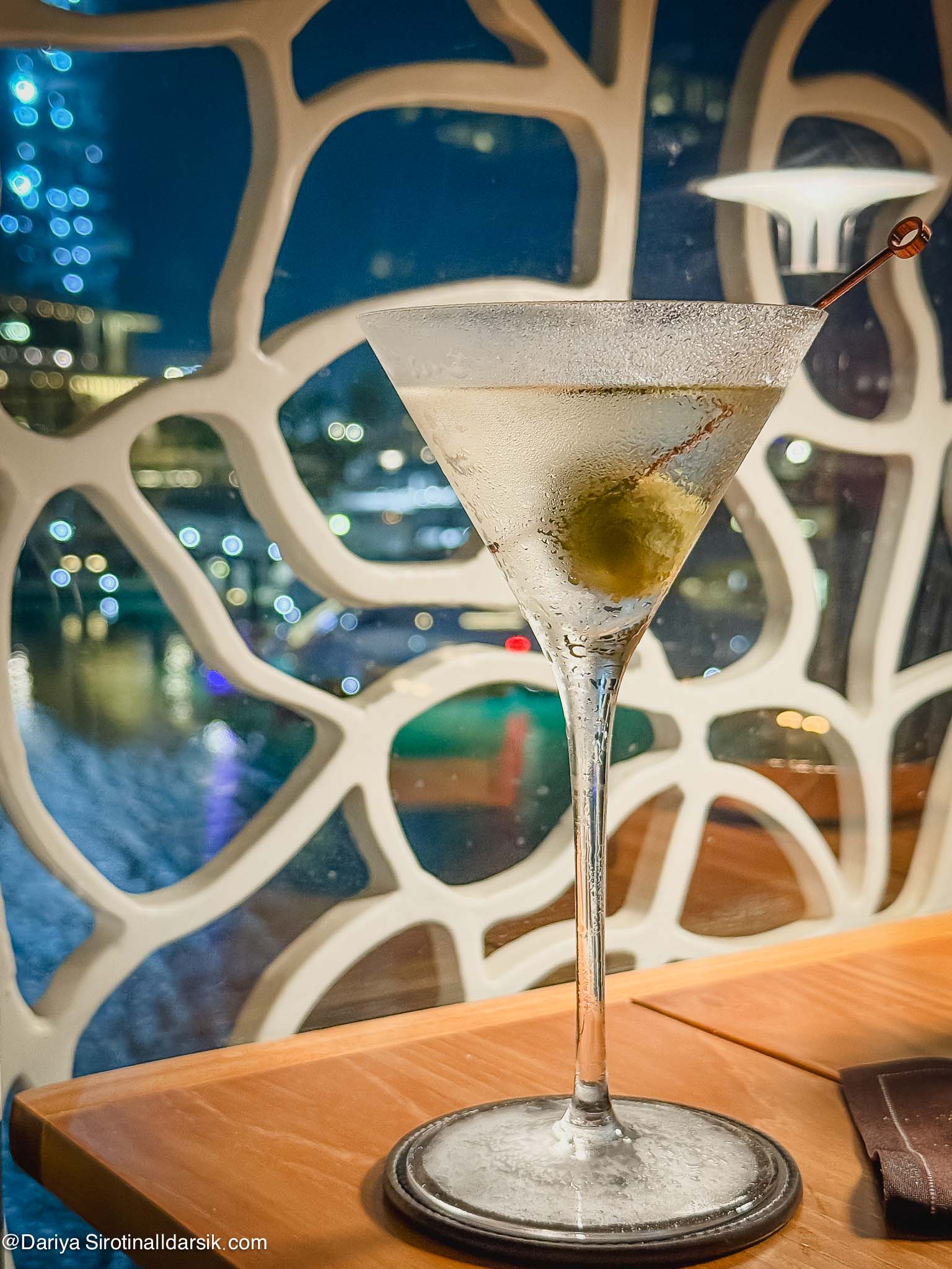 Коктейль в отеле Bvlgari Dubai в ресторане Niko Romito