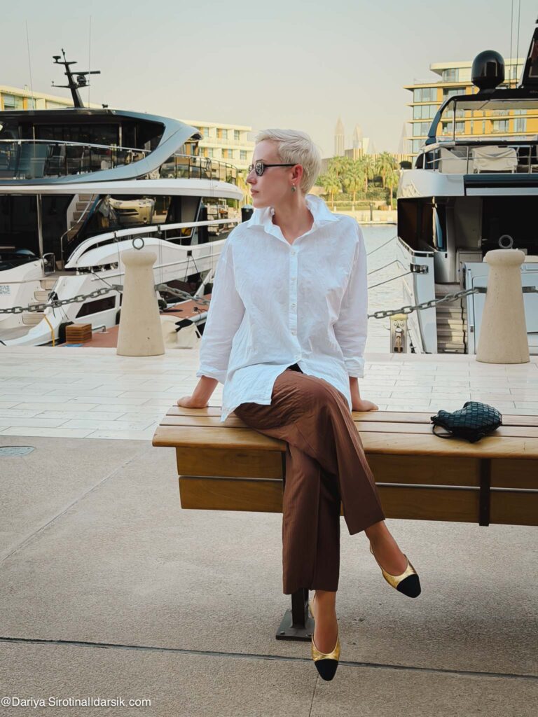 Косметичка и гардероб для Дубая - рубашка Линии, брюки My812, туфли Chanel, сумка Bottega Veneta плюс Louis Vuitton Afternoon Swim