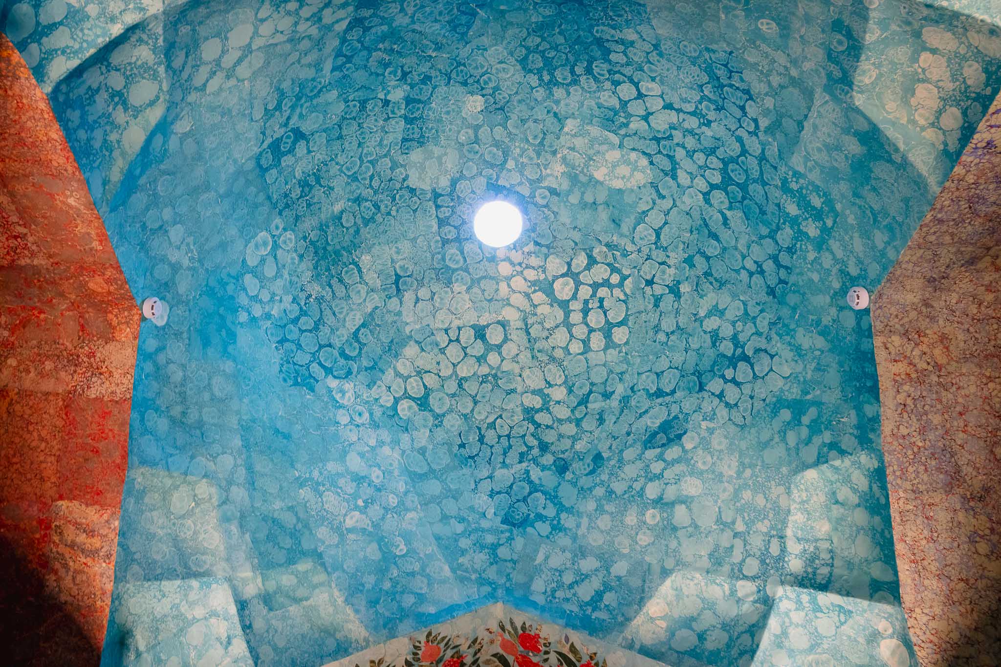 Проект Давлата Тошева на Биеннале в Бухаре, "Семь цветов неба".