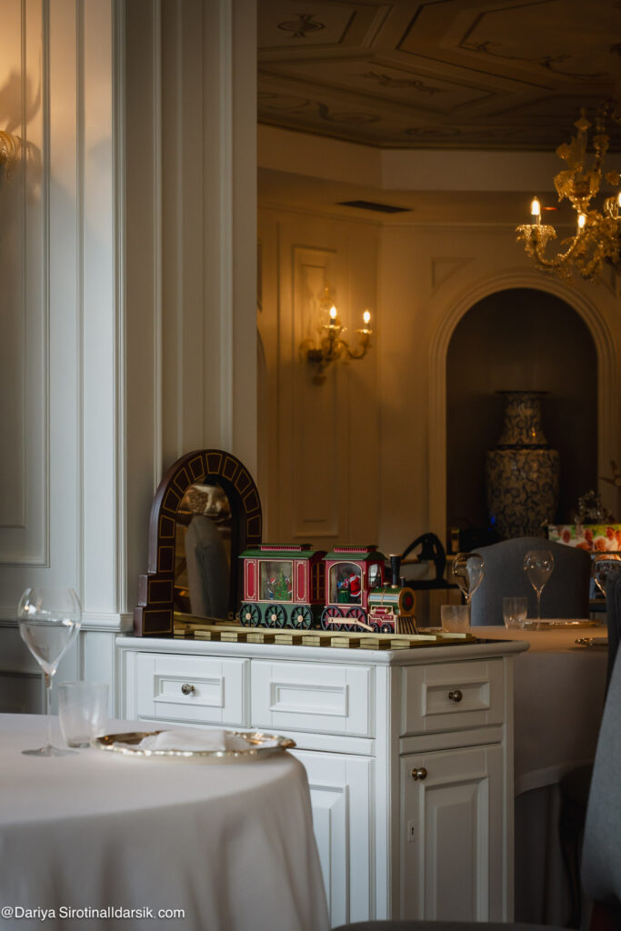 Рождественский декор Da Vittorio - умилительный игрушечный поезд