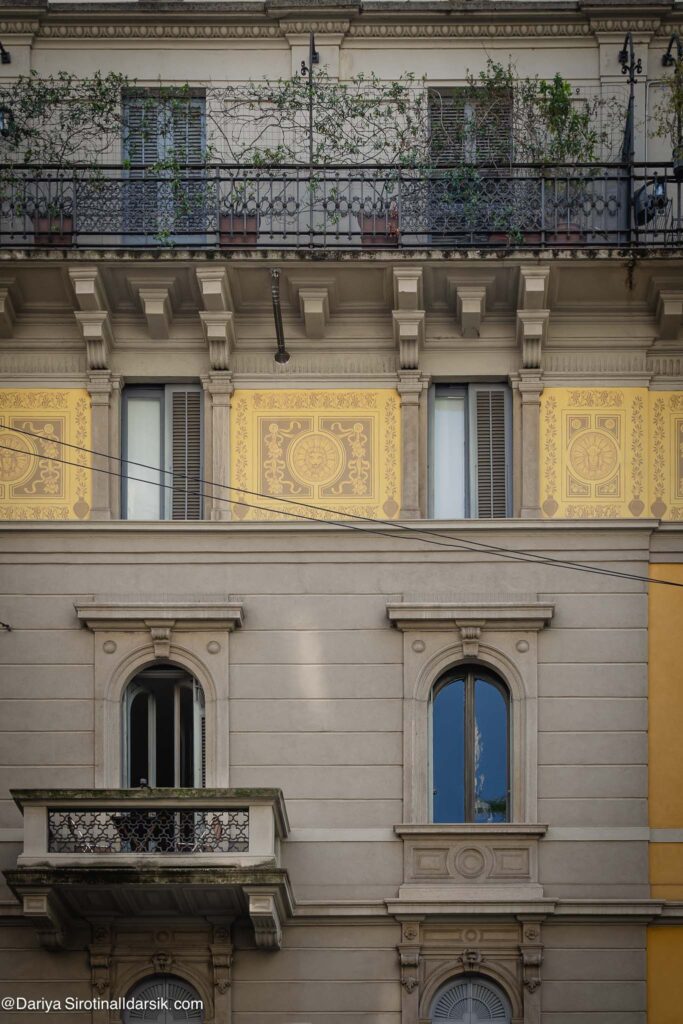 Тихий двор в квартале вокруг площади Элеоноры Дузе — Милан без туристов