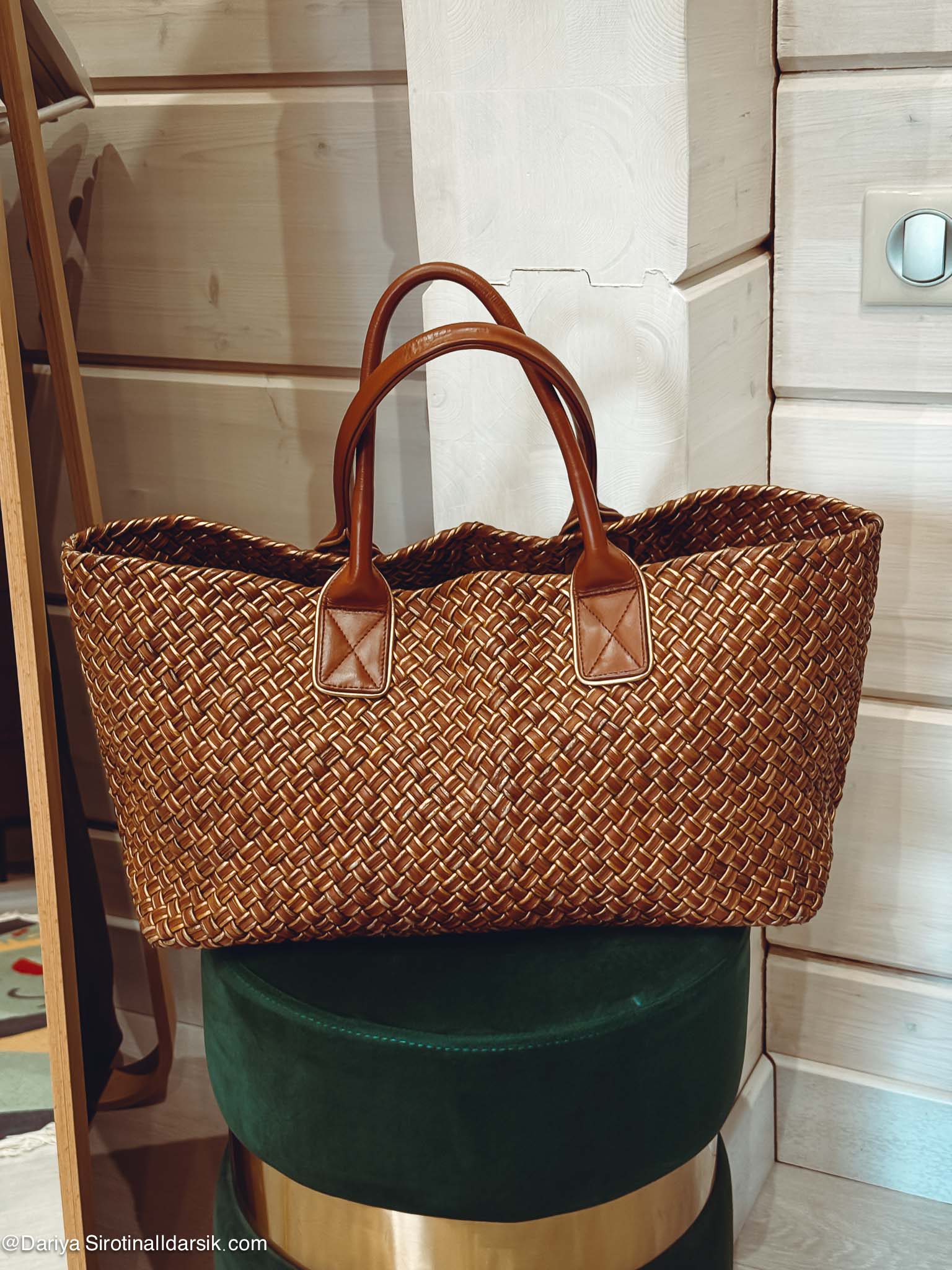 Большая сумка-тоут Bottega Veneta Cabat для ручной клади и ноутбука.