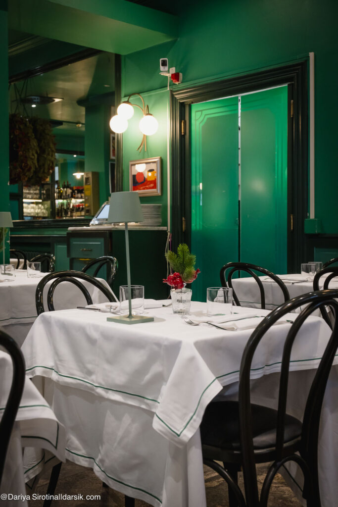 Интерьер в миланском ресторане Stendhal в Брере