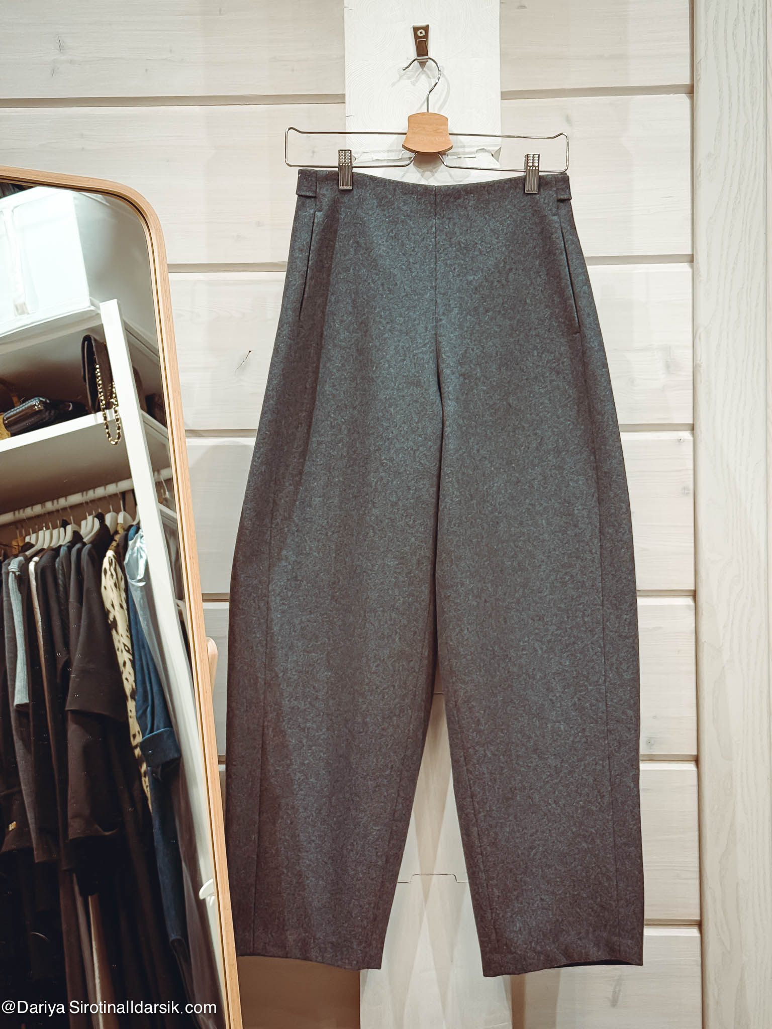 Серые шерстяные брюки Around овального кроя: очень теплые штаны "шуба для ног".