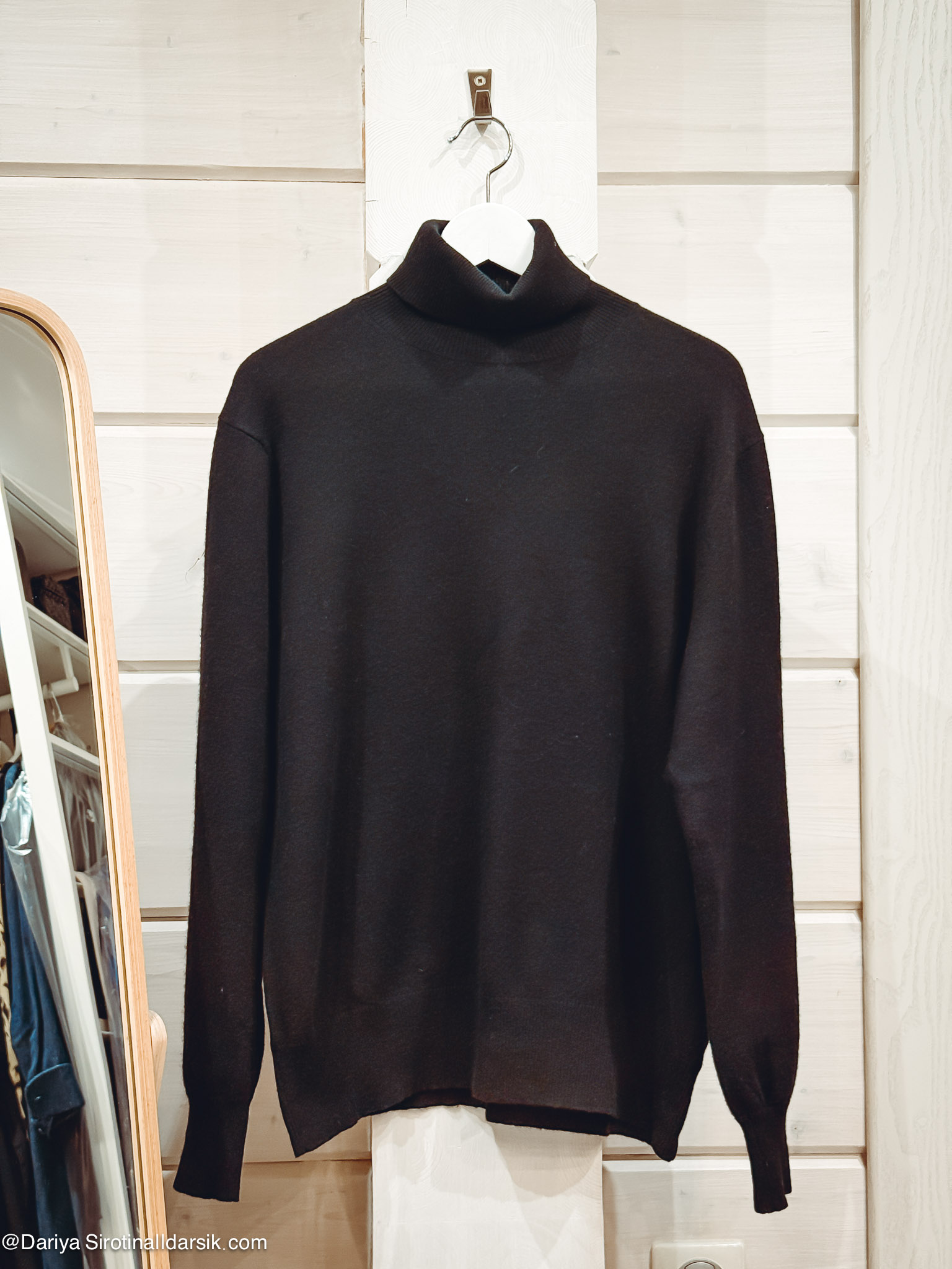 Объемная кашемировая водолазка Theory: теплый свитер оверсайз кроя.