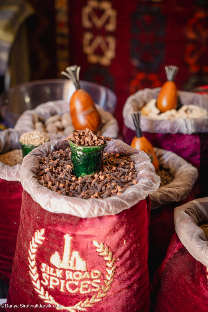 Узбекистан Дарья Сиротина авторские туры и маршруты - специи в Бухаре
