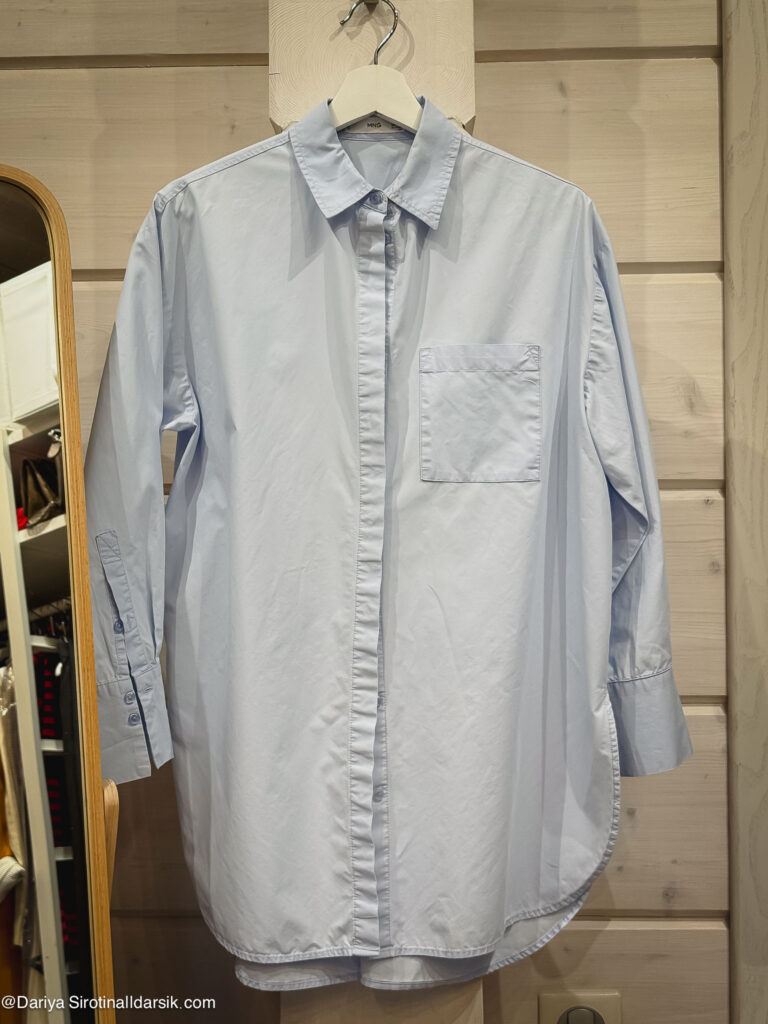 голубая удлиненная рубашка mango