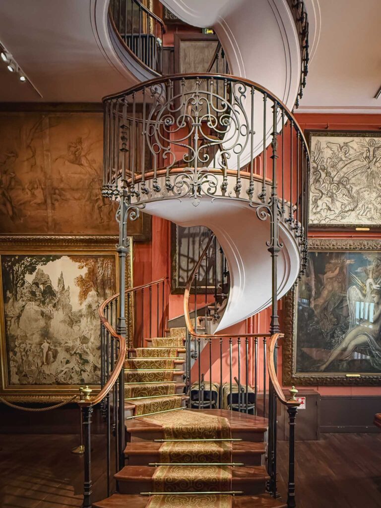 Винтовая лестница в Musée Gustave Moreau — музей, задуманный художником