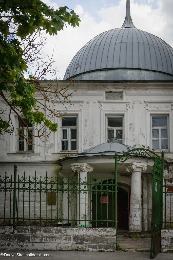 Ханская мечеть в Касимове на фоне среднерусского пейзажа