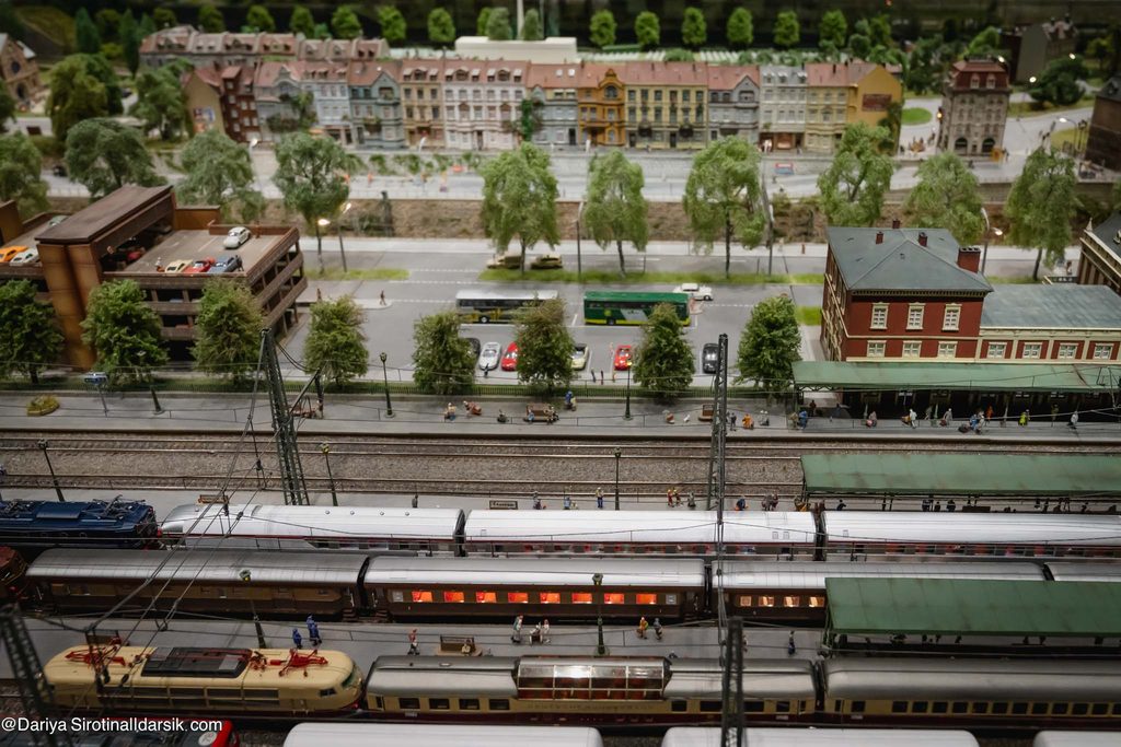 Музей HZero во Флоренции: фрагмент макета с вокзалом и Доломитами